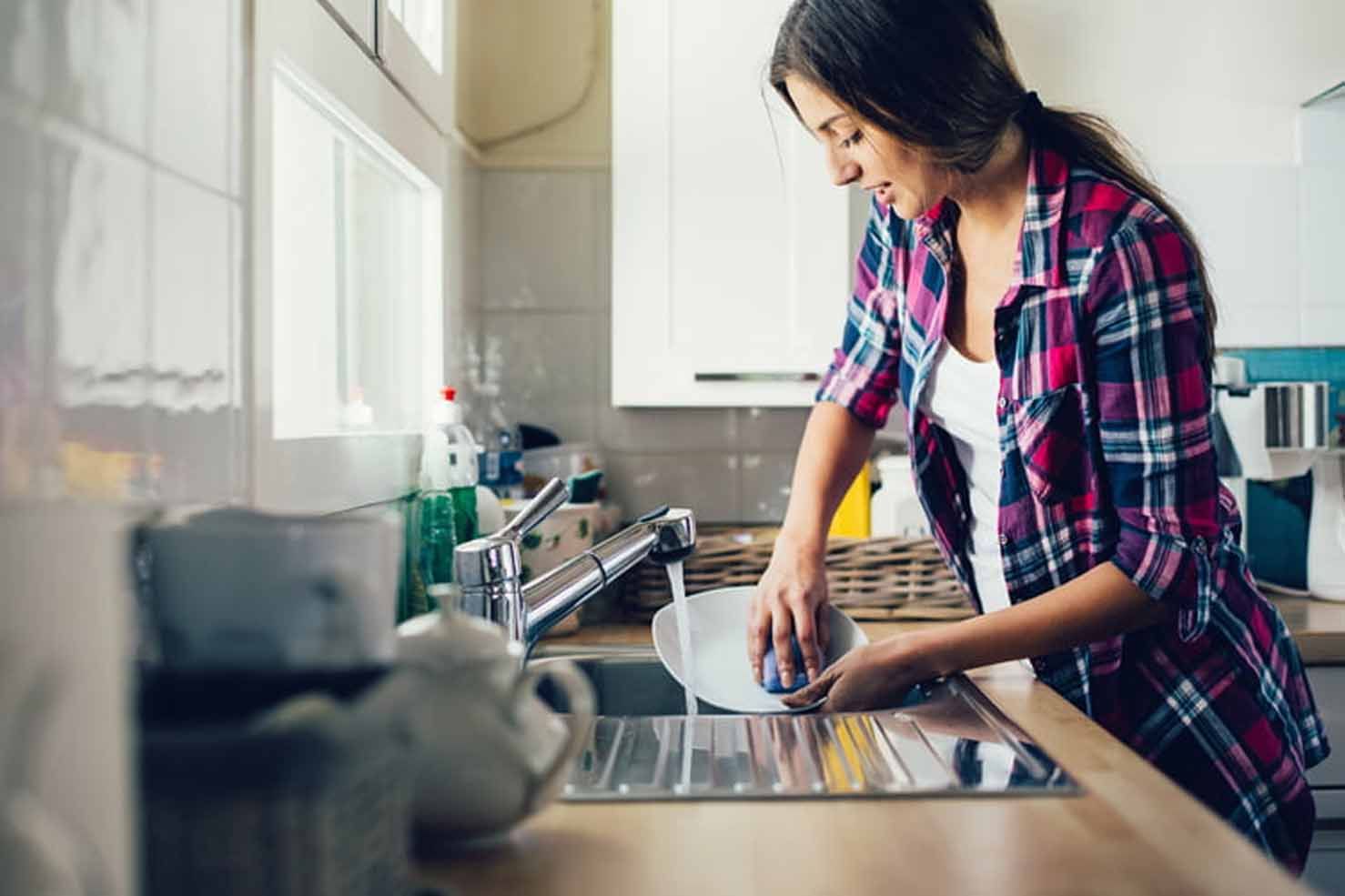 Cleaning the dishes