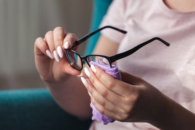 Cleaning the Lenses Properly Before Wearing Glasses with a Facial Mask